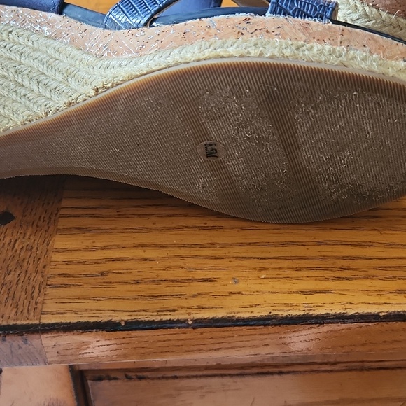 Sandals - Picture 3 of 4